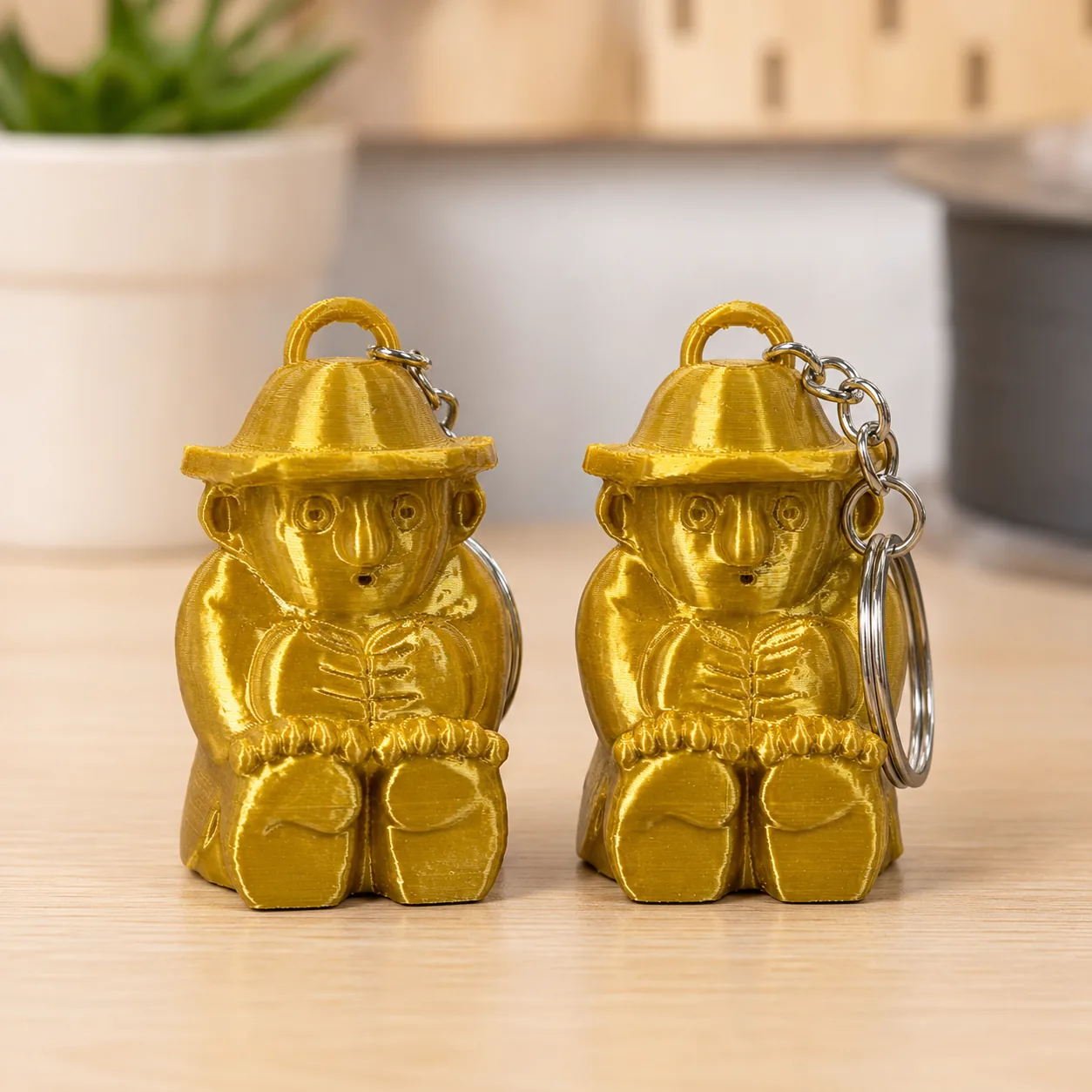 Goldene 3D gedruckte Schlüsselanhänger als Kleinserie — nachmodelliert aus einem Kunden-Souvenir